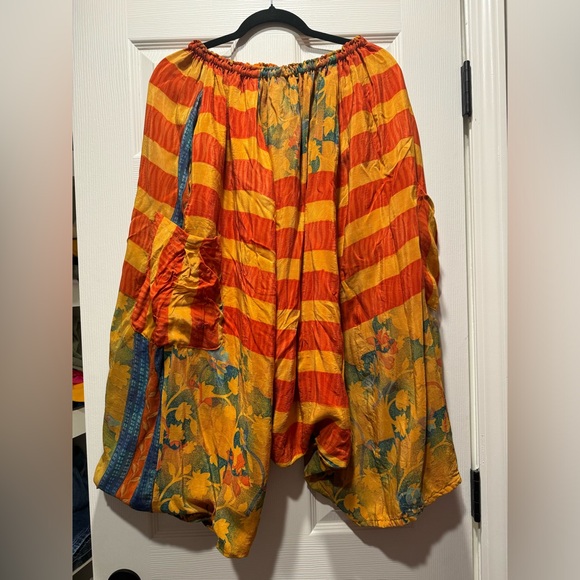 Kantha Bae Duality Silk Culottes - Picture 2 of 6